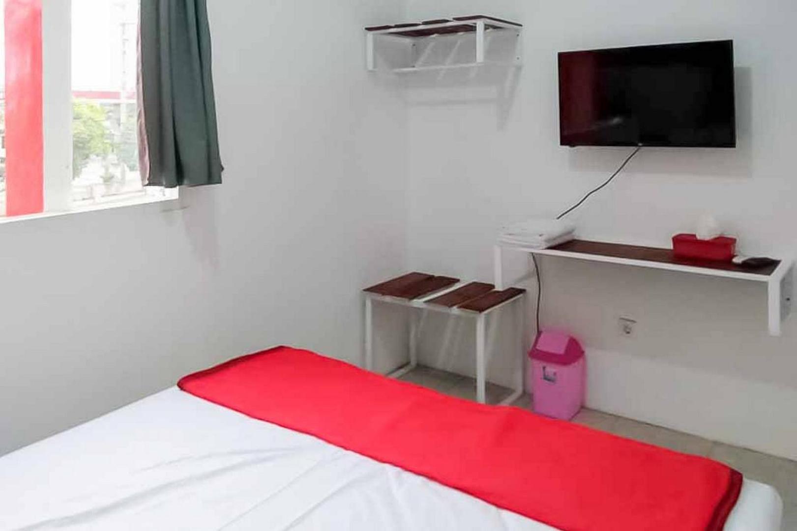 Reddoorz Near Alun Alun Magetan Exterior foto